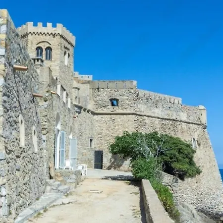 Standing Classé Meublé De Tourisme Avec Terrasse Vue  Les Pieds Dans L'eau  à * Algajola (Corsica)